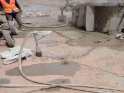 沁水水泥混凝土路面板底注浆技术 路面脱空注浆整治方案