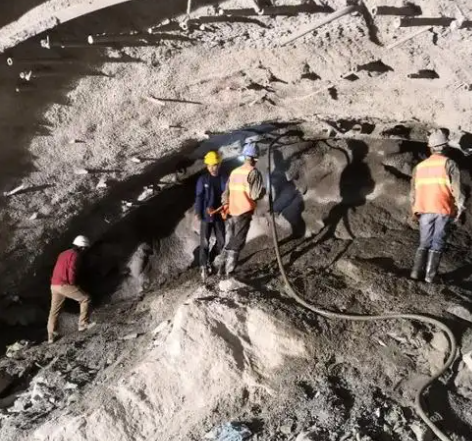 沁水拱顶带模注浆料的施工流程及注意事项